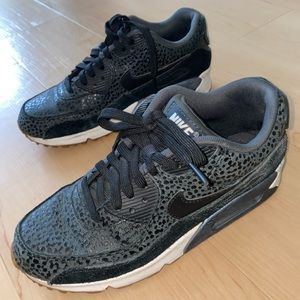 Nike Air Max women’s size 7 US